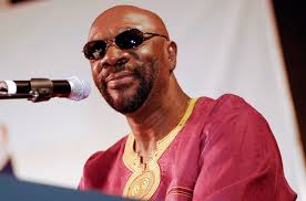 Isaac Hayes – americký zpěvák, hráč na klávesové nástroje, hudební skladatel a herec