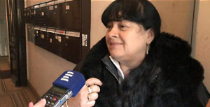 žena prodávající respirátory za pět tisíc