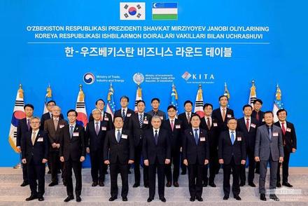 Shavkat Mirziyoyev se setkává s generálními řediteli velkých jihokorejských společností