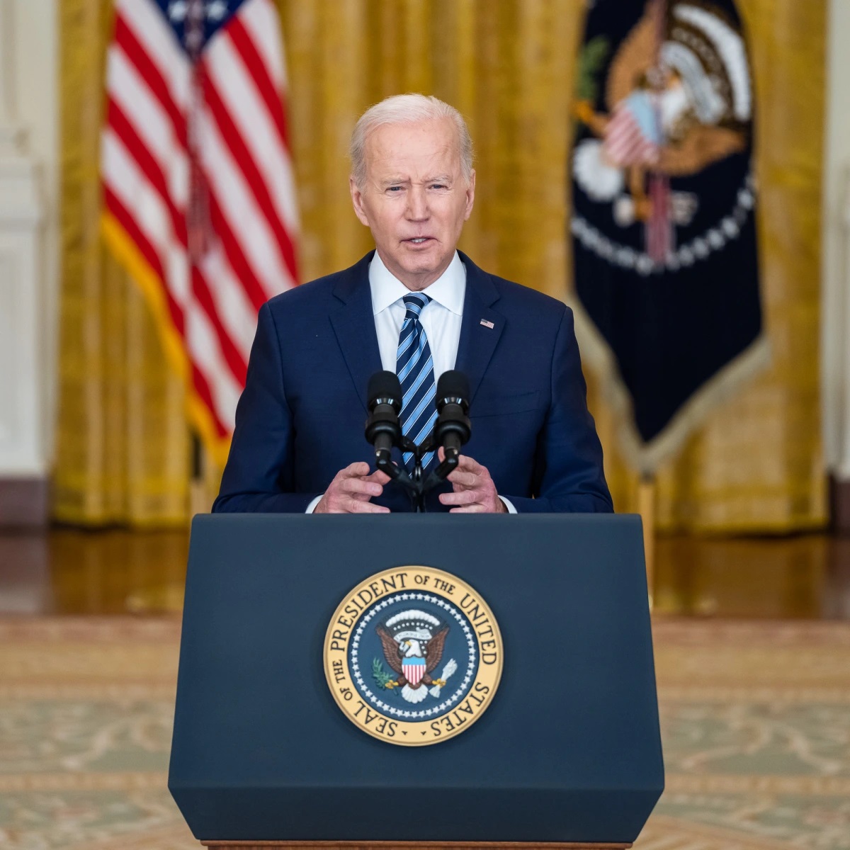Prezident Spojených států, Joe Biden, byl zaregistrován tento čtvrtek během oficiálního oznámení v Bílém domě ve Washingtonu DC (USA). Biden minulé pondělí řekl, že je „znepokojen a znepokojen“ nedostatkem svobody tisku v Afghánistánu, kde je Taliban u moci od loňského stažení USA.