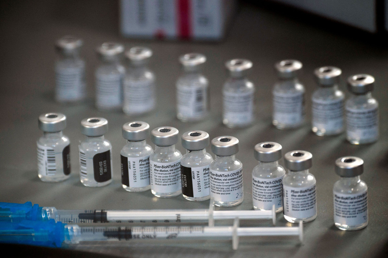 Velká farmaceutická společnost vykazuje známky kolapsu, protože kritická masa populace již nedůvěřuje podvodům s vakcínami