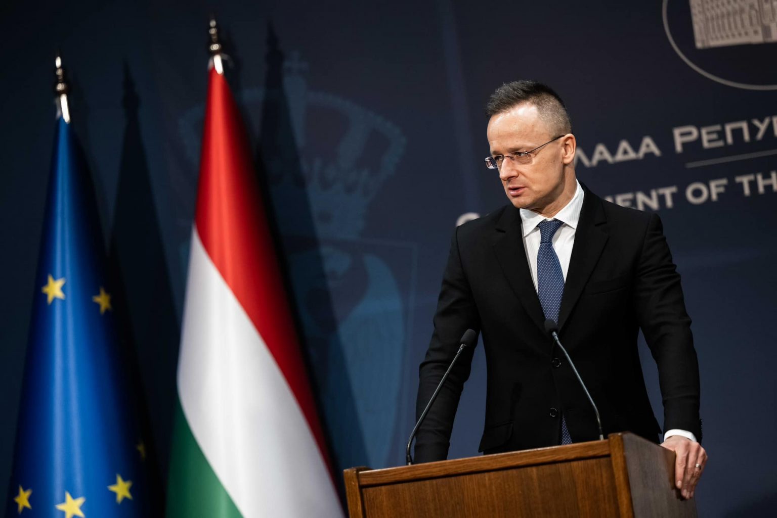 Maďarsko a Srbsko si vzájemně pomáhají v energetické bezpečnosti v duchu přátelské, strategické spolupráce a budou tak činit i v budoucnu, maďarský ministr zahraničních věcí a obchodu Péter Szijjártó řekl v úterý v Bělehradě