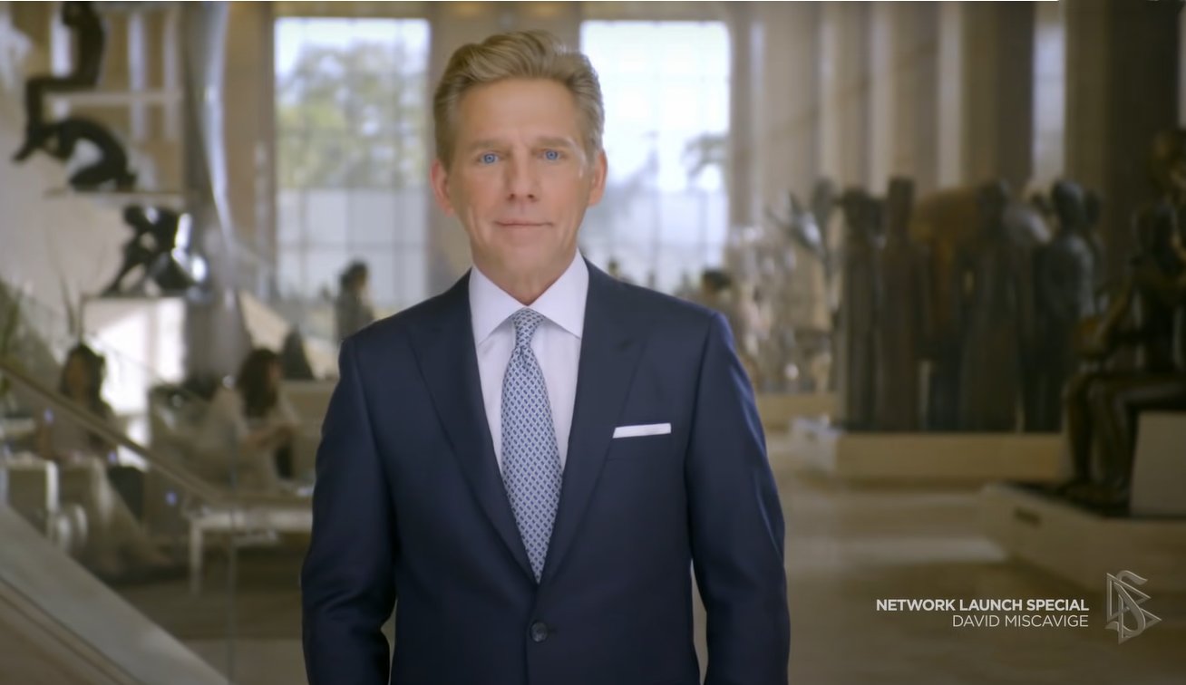 David Miscavige při zahájení vysílání Scientologické televize