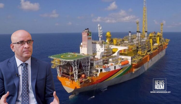 Viceprezident Dr. Bharrat Jagdeo a ropná loď Liza Destiny operující na pobřeží Guayany
