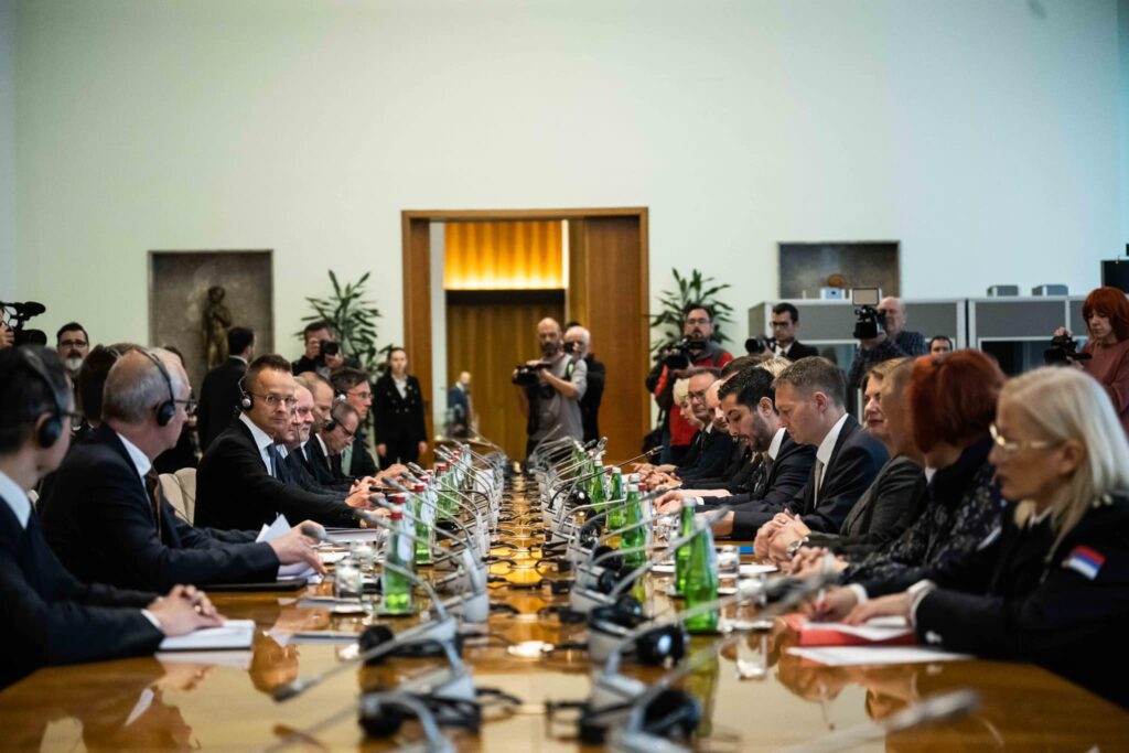Zasedání maďarsko-srbského hospodářského smíšeného výboru dne 10. května 2023 v Bělehradě.