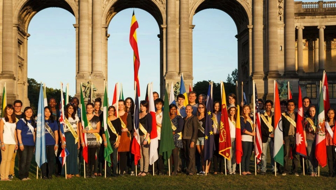 Youth for Human Rights International (YHRI) je nezávislá nezisková organizace se sídlem v Los Angeles. Jejím smyslem je vzdělávat a osvětlovat lidi ve Všeobecné deklaraci lidských práv, aby se mohli stát dobrými obhájci, a pomáhat tak vytvářet mír a toleranci.