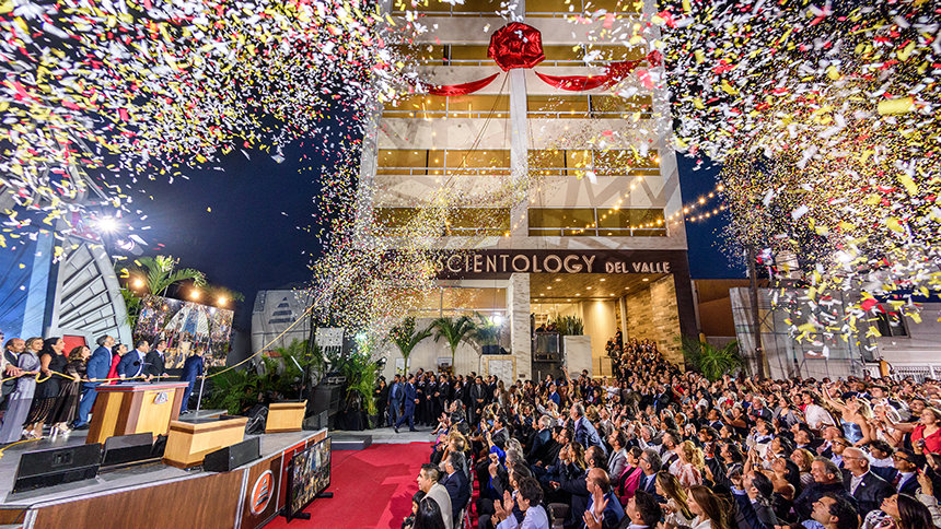 Slavnostní otevření budovy Scientologické církve Del Valle v Mexico City