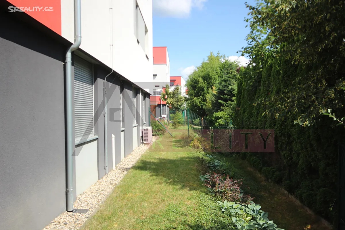 Prodej bytu 4+kk 87,95 m2 se zahrádkou 142 m2, garážovým stáním, sklepem Praha 5 – Slivenec, U Svahu