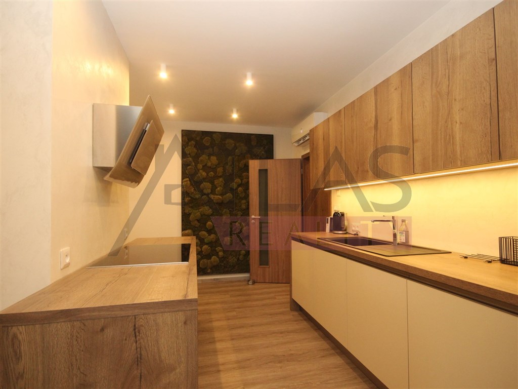 Prodej bytu 4+kk 87,95 m2 se zahrádkou 142 m2, garážovým stáním, sklepem Praha 5 – Slivenec, U Svahu