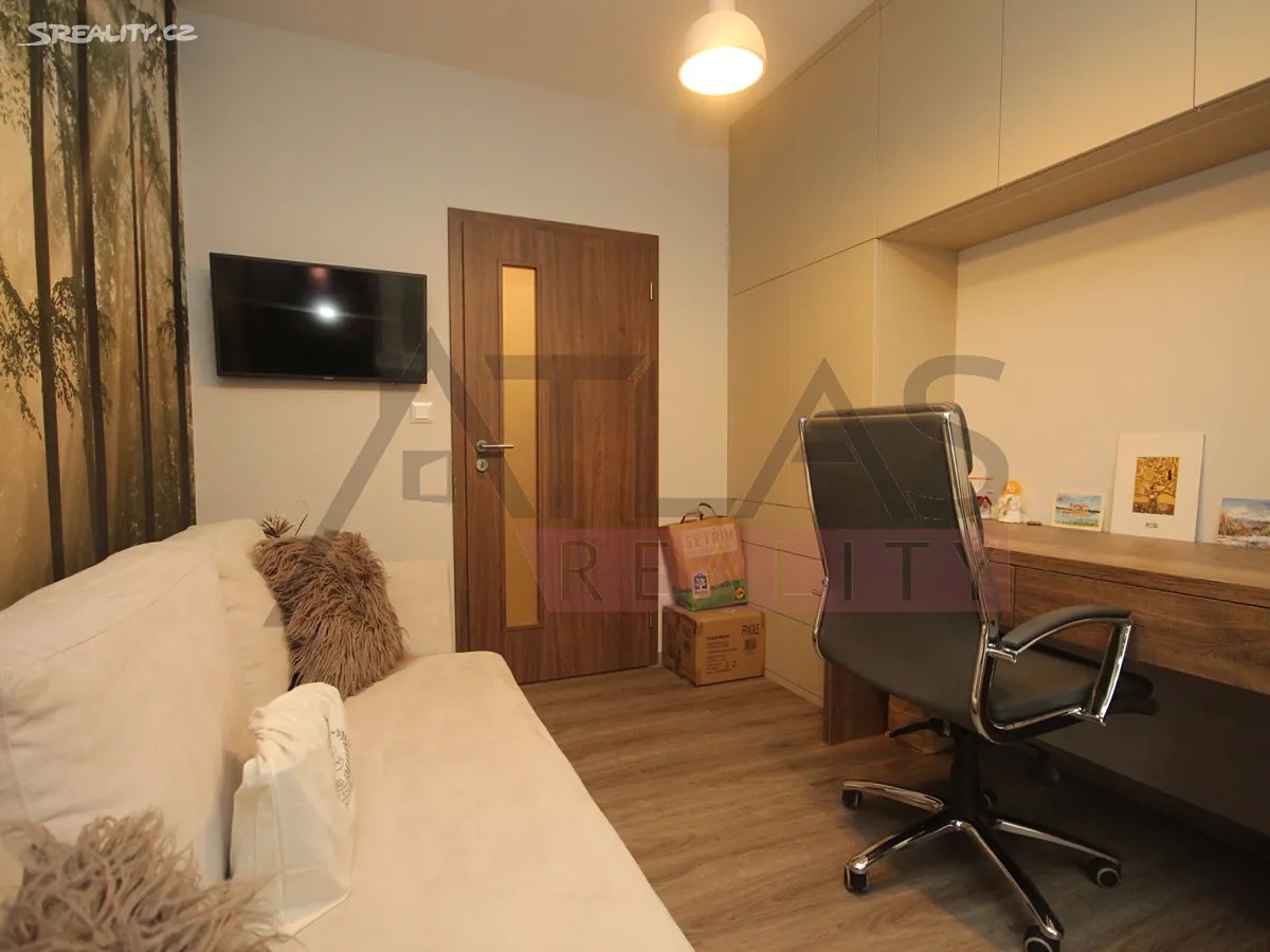Prodej bytu 4+kk 87,95 m2 se zahrádkou 142 m2, garážovým stáním, sklepem Praha 5 – Slivenec, U Svahu