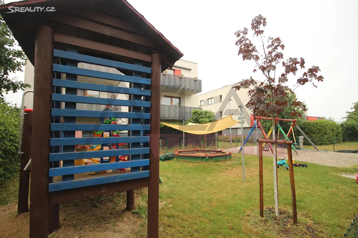 Prodej bytu 4+kk 87,95 m2 se zahrádkou 142 m2, garážovým stáním, sklepem Praha 5 – Slivenec, U Svahu