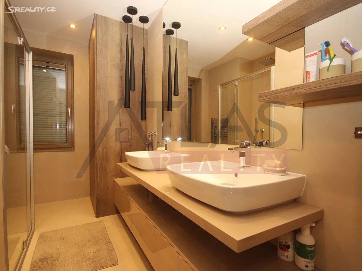 Prodej bytu 4+kk 87,95 m2 se zahrádkou 142 m2, garážovým stáním, sklepem Praha 5 – Slivenec, U Svahu