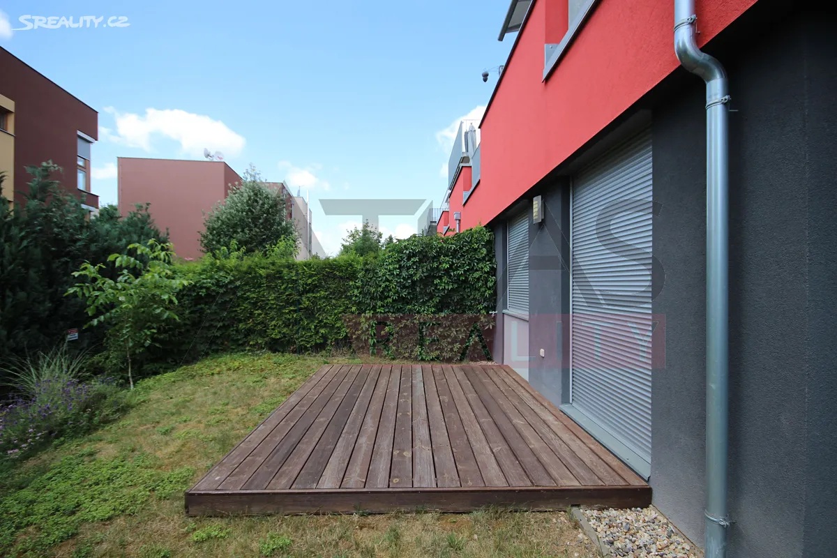 Prodej bytu 4+kk 87,95 m2 se zahrádkou 142 m2, garážovým stáním, sklepem Praha 5 – Slivenec, U Svahu