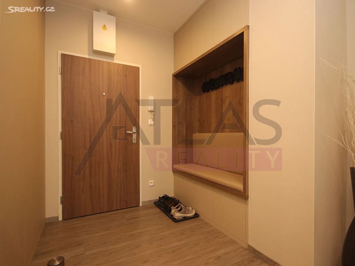 Prodej bytu 4+kk 87,95 m2 se zahrádkou 142 m2, garážovým stáním, sklepem Praha 5 – Slivenec, U Svahu